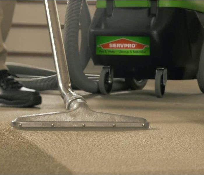 SERVPRO Equipment cleaning carpet